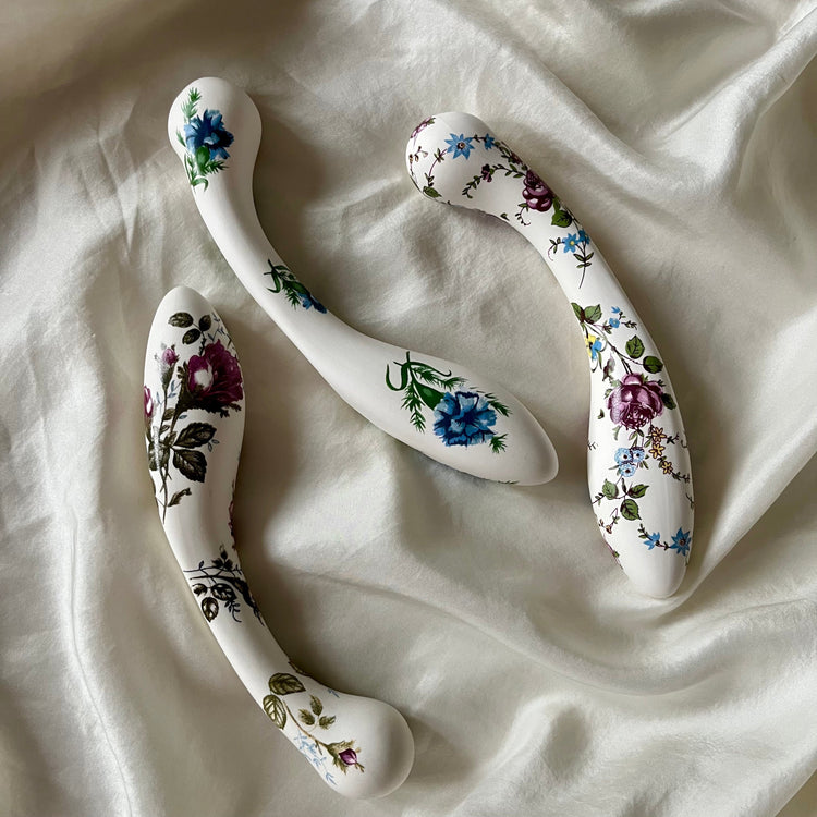 Figa Flora, porcelanowy masażer intymny w kwiaty
